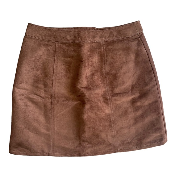Brown suede mini skirt with buttons up the front size 8 - Picture 2 of 7